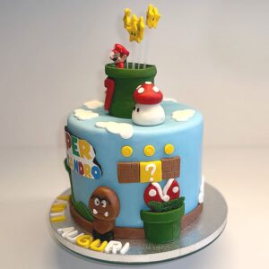 Mario Torte mit Figur und veganer Fondant bestellen.